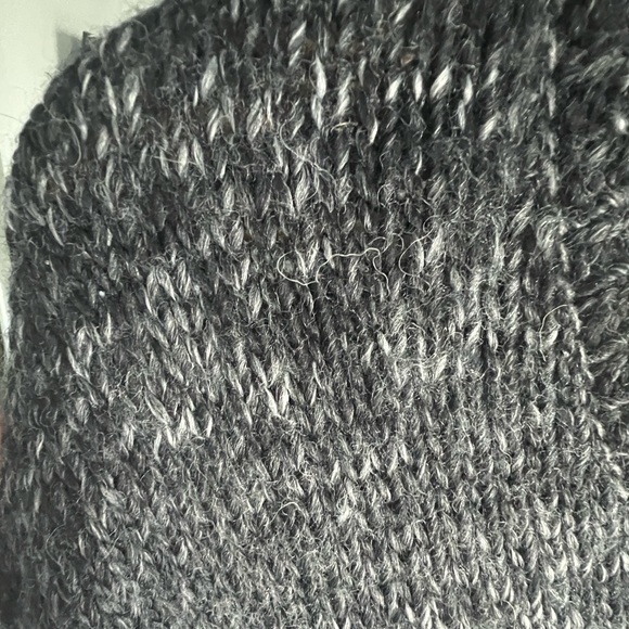 Small H&M sweater - Picture 4 of 4